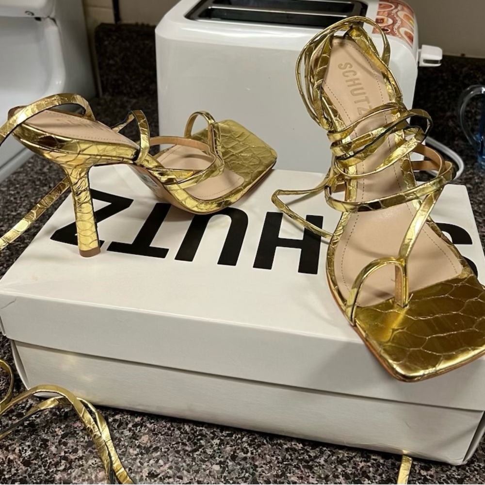 Schutz Gold Croc Krista Sandals sz 7.5